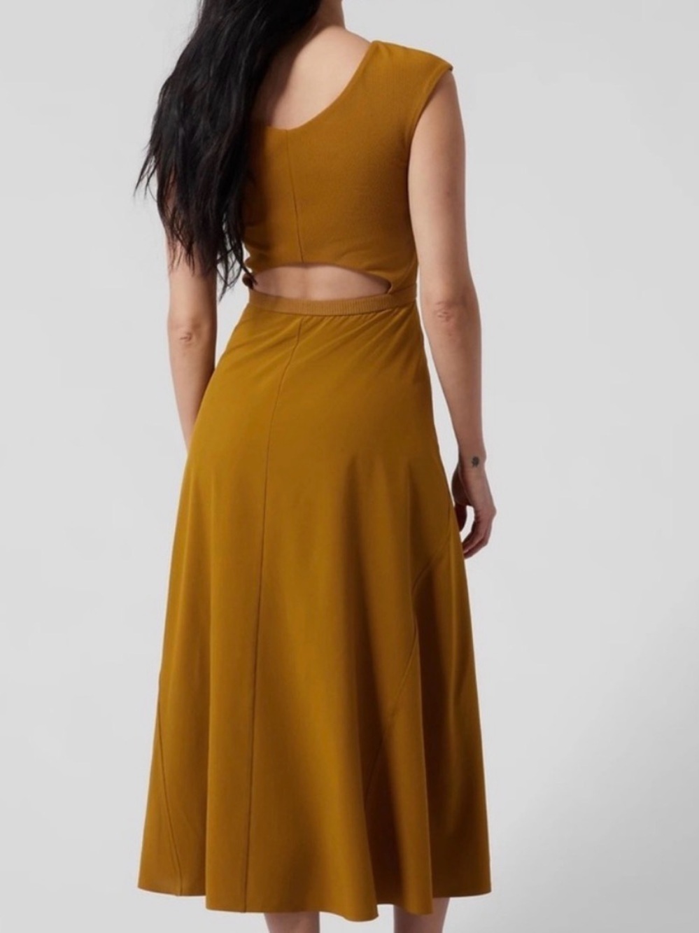 Athleta Ryder Mustard  midi dress with Cutout Waist in the back size XS